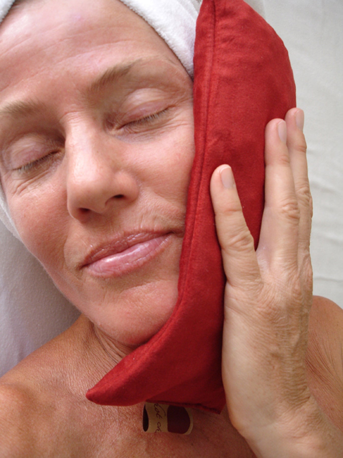 The Maren – Hot & Cold Eye Pillow in Plush Cherry Ultra-Suede