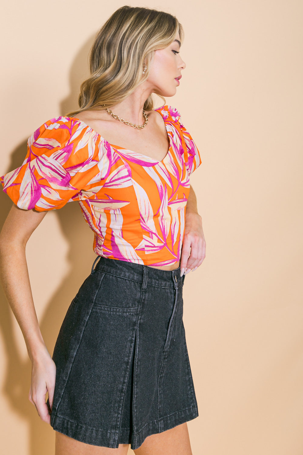 The Isla Top – Woven Crop with Sweetheart Neckline